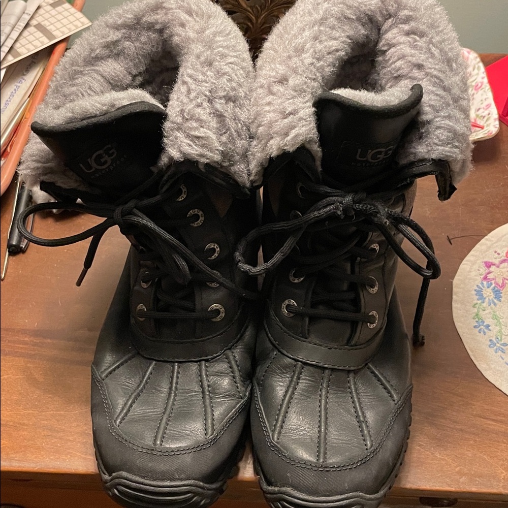 UGG Adirondack Boot ll, black, size 8
